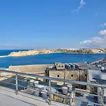 Valletta Luxury 4-Bedroom Duplex With Stunning Sea Views Private Terrace And Jacuzzi