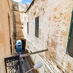 Central Valletta Townhouse-Hosted By Sweetstay