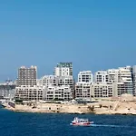 Vallettastay - Harbor View Gem -Sea View 2 Bed Apt