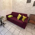 Central Valletta Townhouse With Maltese Balcony