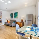 Charming Home With Sea Views & Maltese Balcony By 360 Estates