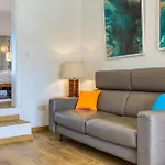 Charming Home With Sea Views & Maltese Balcony By 360 Estates