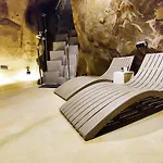 Wave 24 Savynomad Harbour Residence & Private Spa Cave
