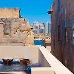 Exquisite 3-Bedroom Duplex Penthouse With Jacuzzi In Valletta Centre