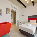 Private Rooms With Bathroom In Valletta