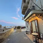 Grand Harbour Hotel