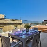 Valletta Luxe 3-Bedroom Duplex Penthouse With Sea View Terrace And Jacuzzi