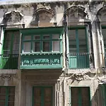 Vincenti Strait Street Suite