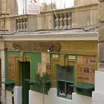 Vincenti Strait Street Suite