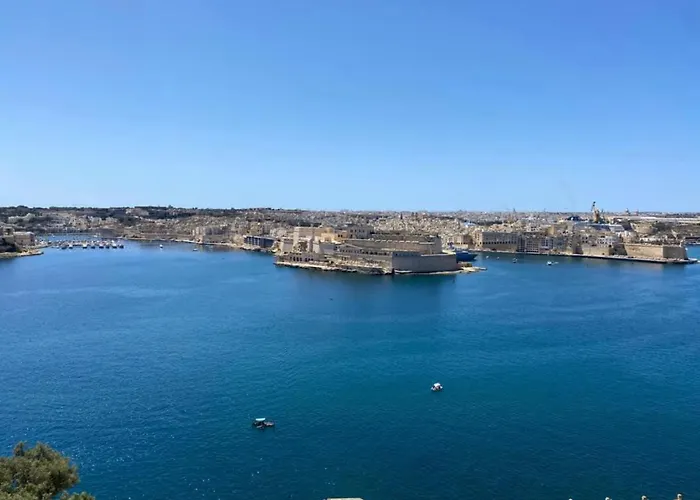 Superb 3 Bedroom Apartment In Valletta