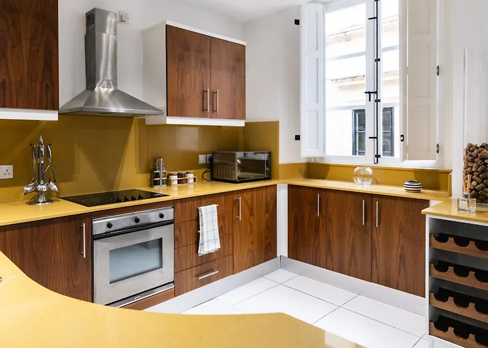 Modern Central 2Br Flat In Valletta By Arcobnb