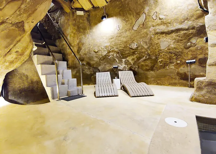Wave 24 Savynomad Harbour Residence & Private Spa Cave