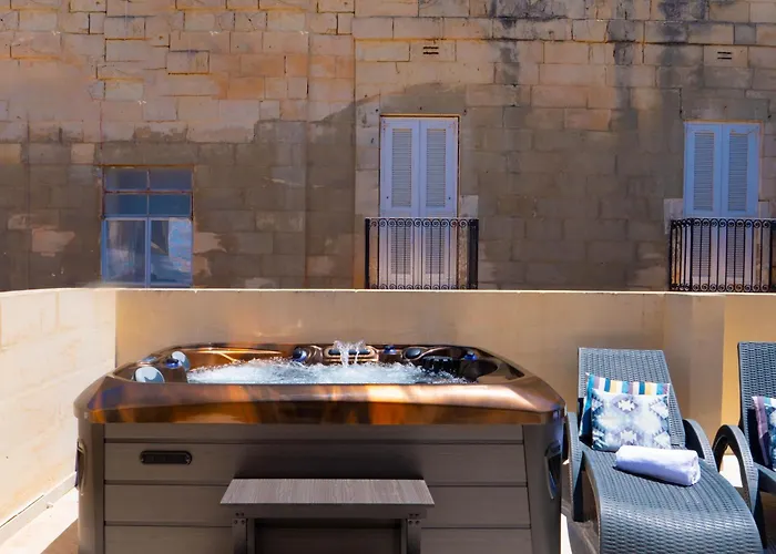 Exquisite 3-Bedroom Duplex Penthouse With Jacuzzi In Valletta Centre