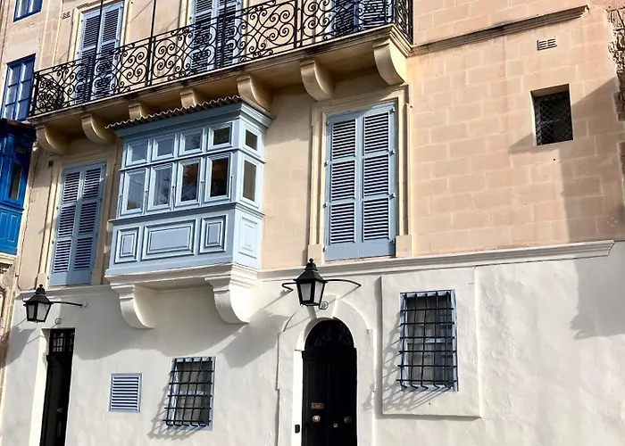 Prestigious Pied A Terre Wignacourt With Views
