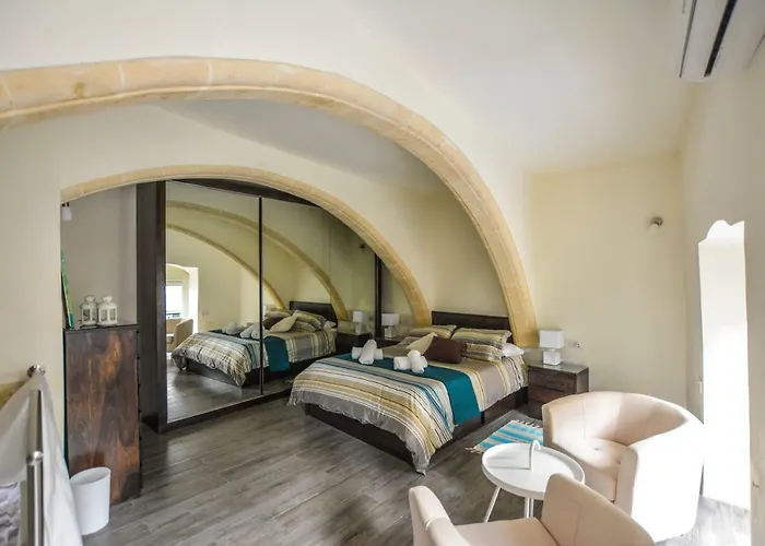 Apartment In Historical Building - Grand Harbour
