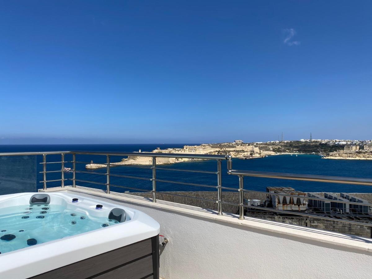 Luxury 4-bedroom Duplex With Stunning Sea Views Private Terrace And Jacuzzi *