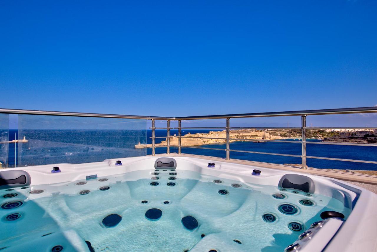 Apartment Luxury 4-bedroom Duplex With Stunning Sea Views Private Terrace And Jacuzzi Valletta