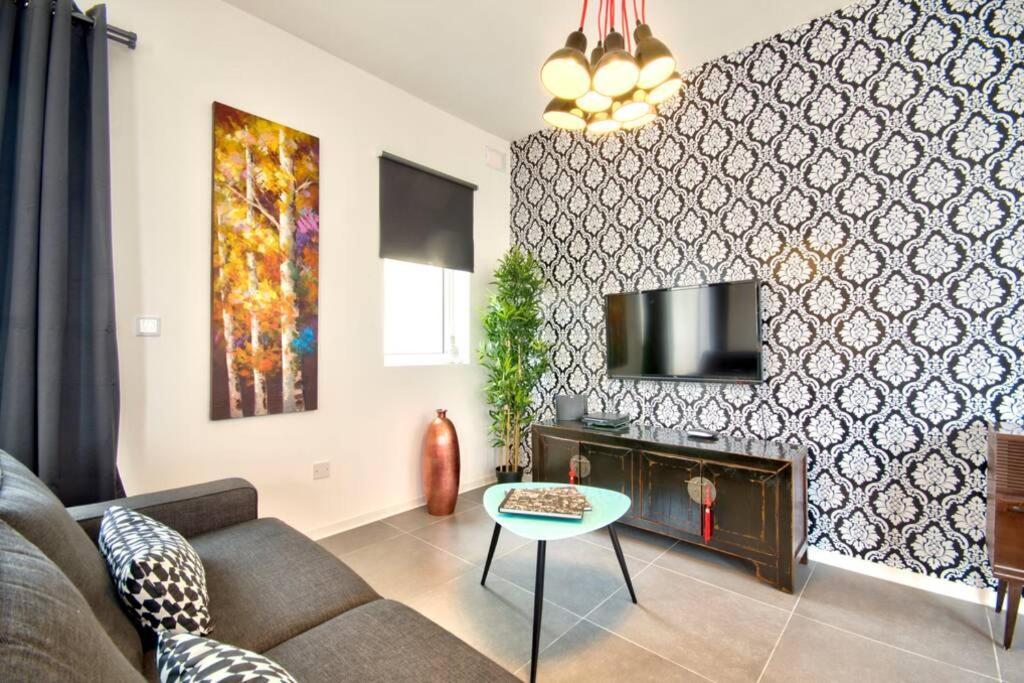 Art Penthouse With Seaview Valletta