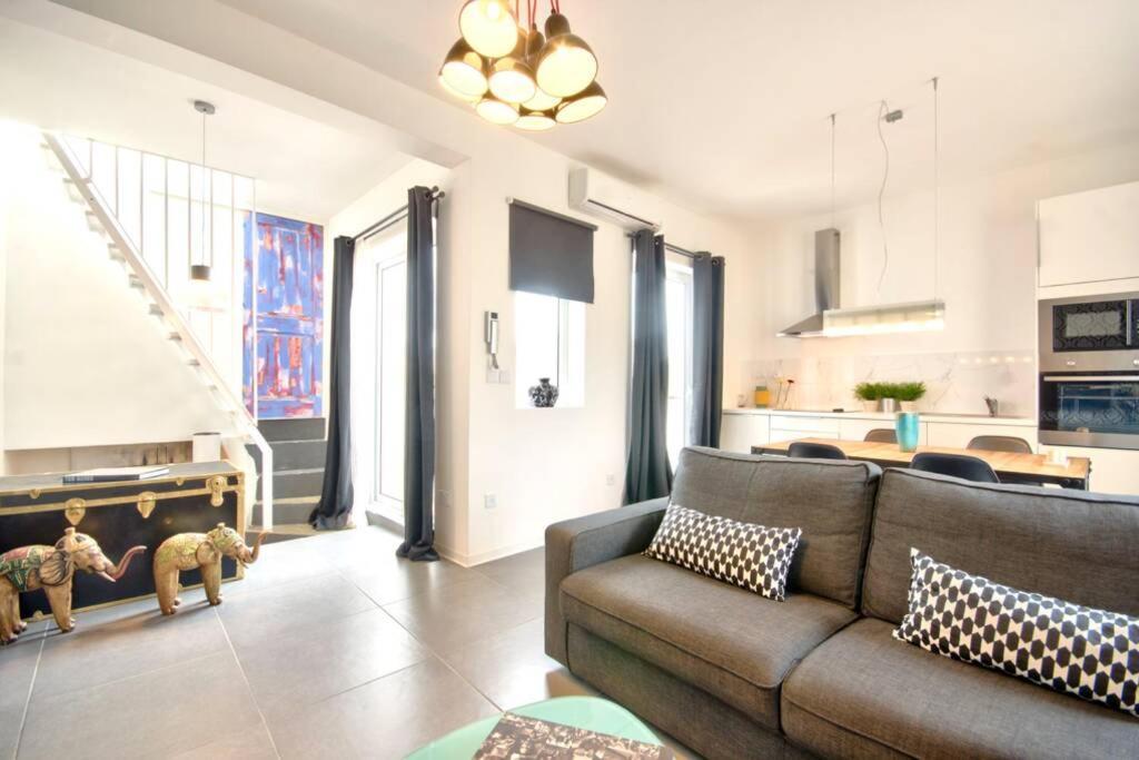 Apartment Art Penthouse With Seaview