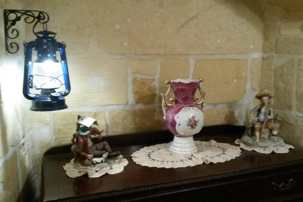 Cozy Corner House In - Authentic!