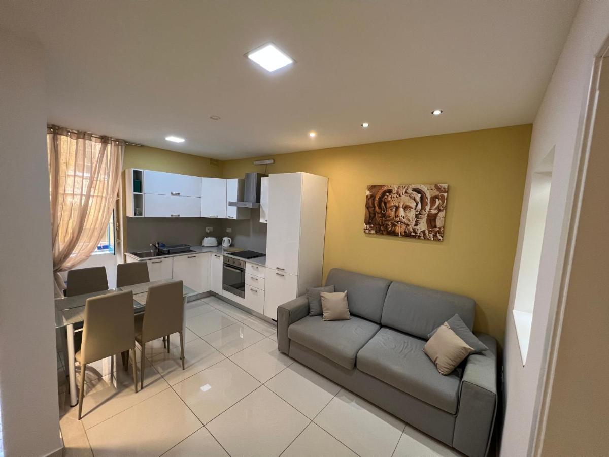 St. Elmo Apartment *