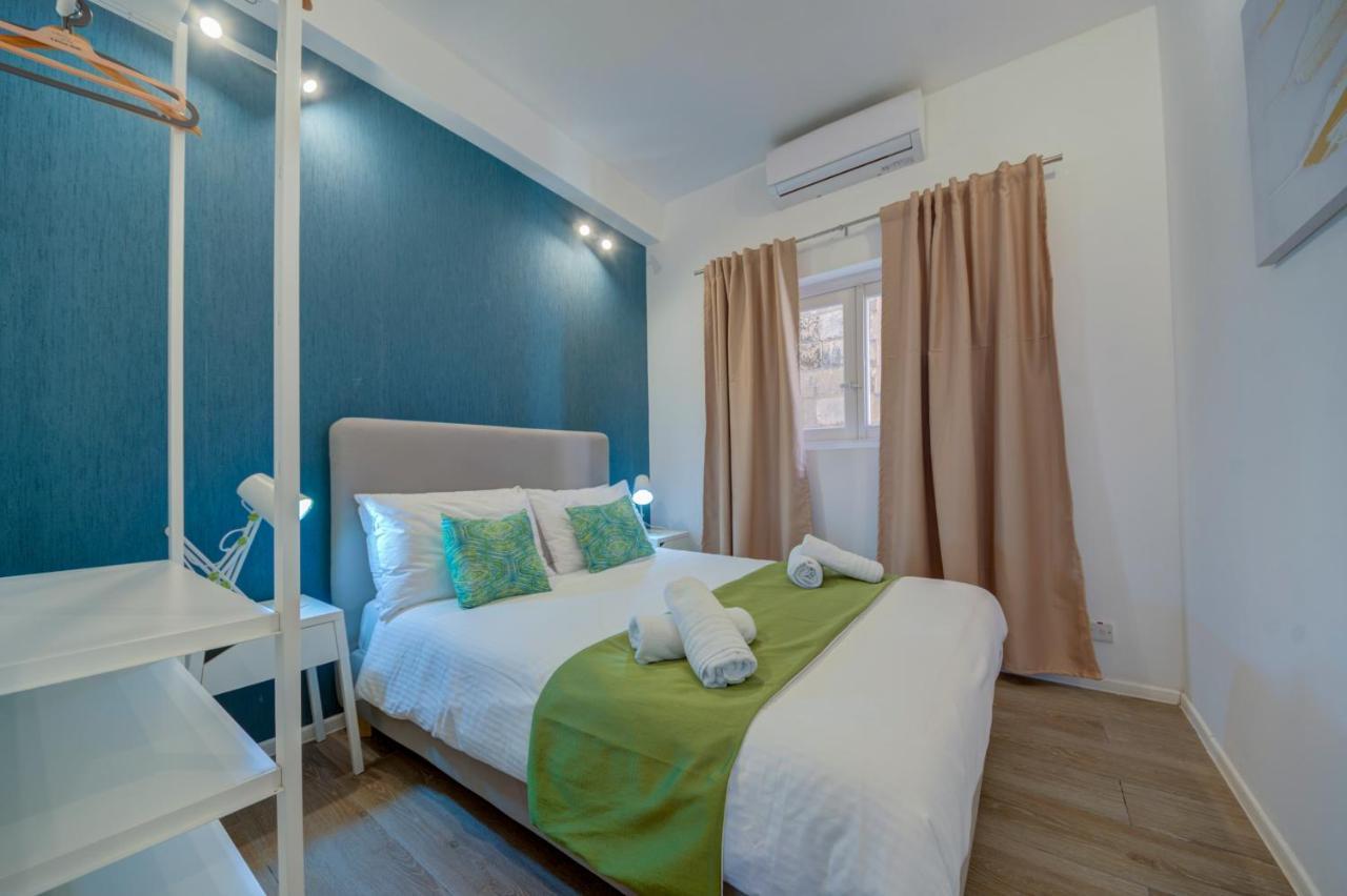Tritoni Harbour - *