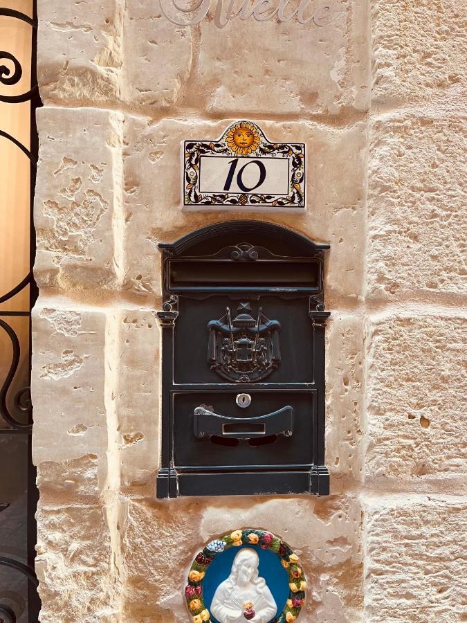 10 La Ruelle Apartment *