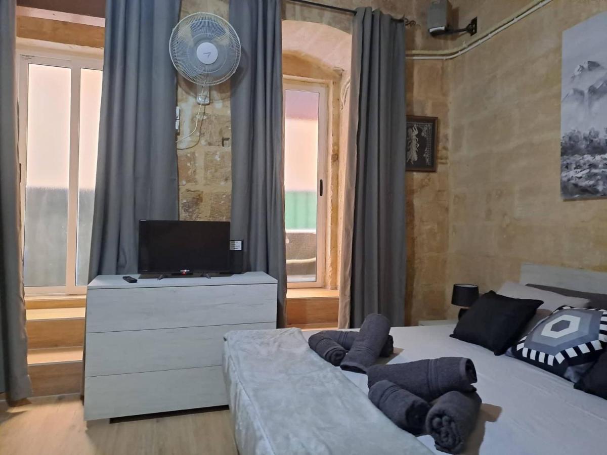 Lovely 1 Bedroom In The Heart Of Apartment *
