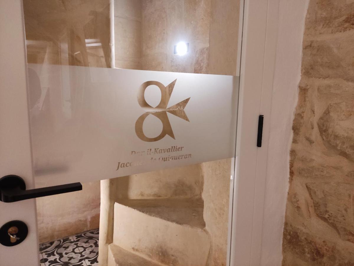 -dar Il-kavallier Jacques De Quiqueran *