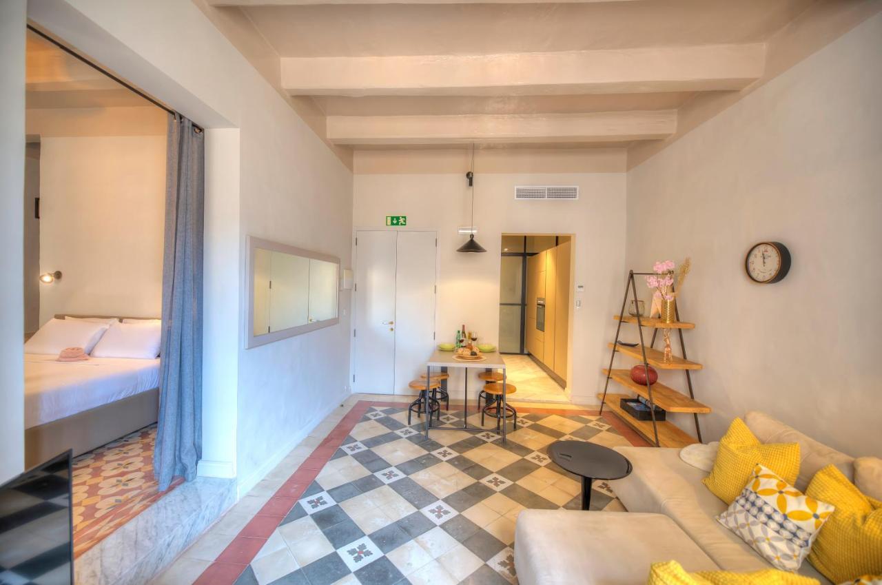 Charming & Traditional Flat In Center Esch1-2