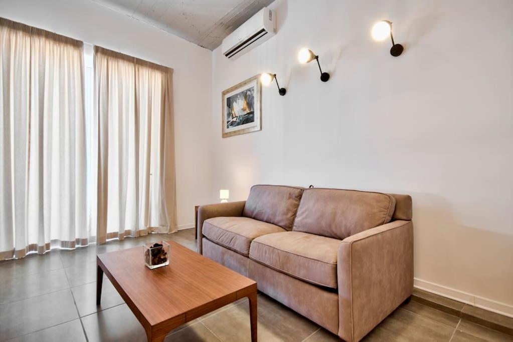 Vallettastay - Harbor View Gem -sea View 2 Bed Apartment