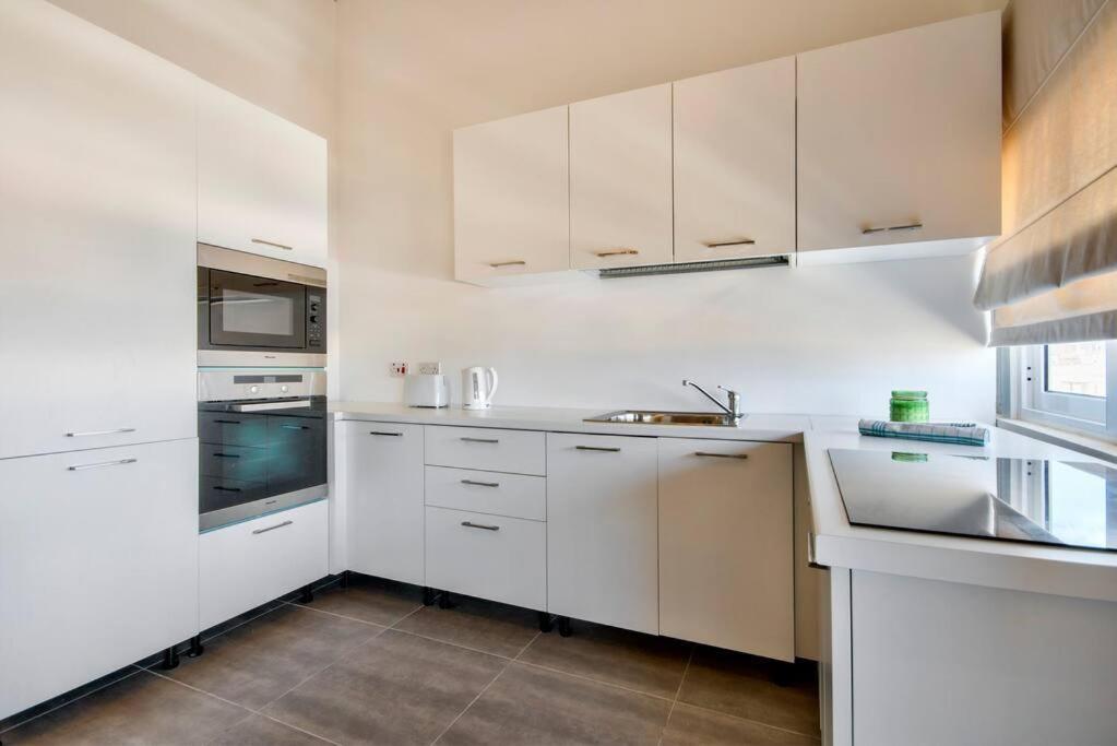 Vallettastay - Harbor View Gem -sea View 2 Bed *