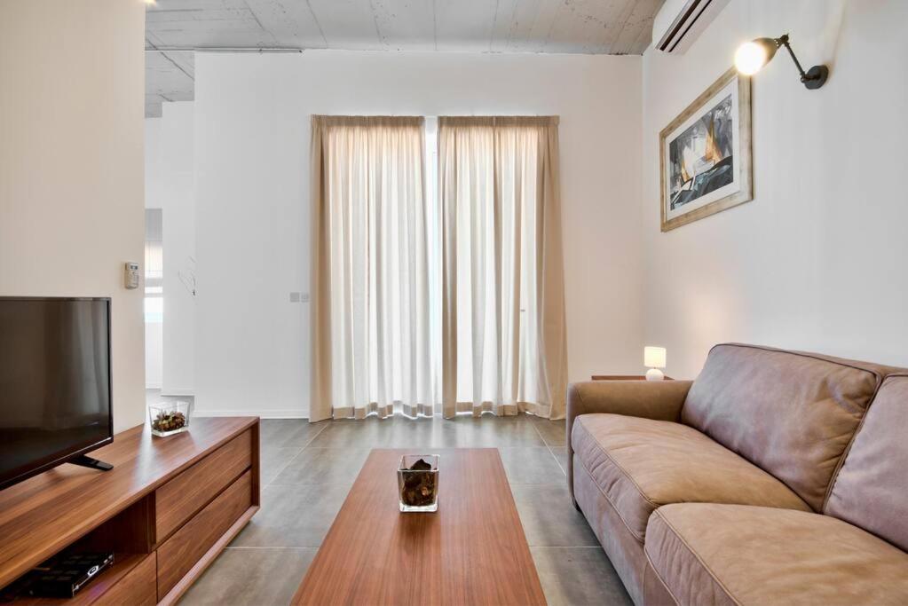 Vallettastay - Harbor View Gem -sea View 2 Bed Apartment *