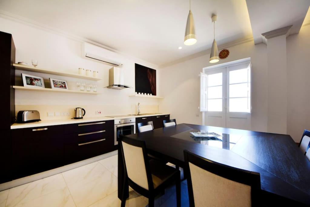 Ag3 - Large, Bright And Stylish Valeta