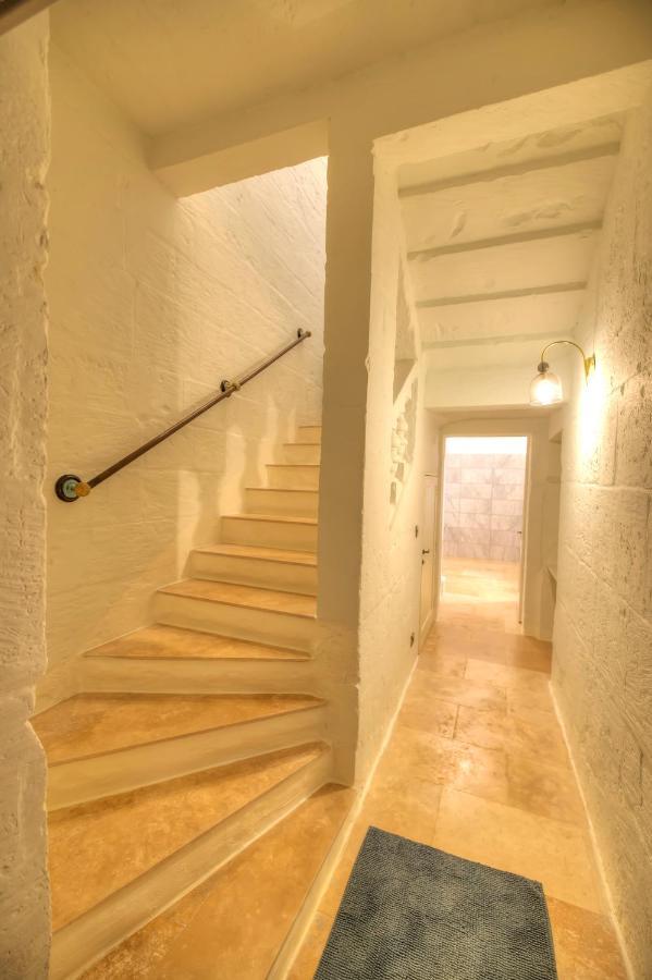 Impressive & Stylish Palazzino In Ddem1-3 Apartment