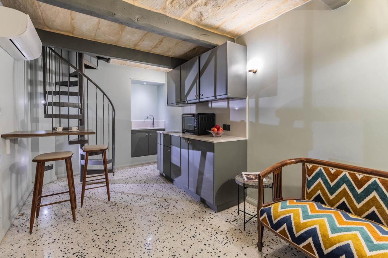 Apartment House Of W *