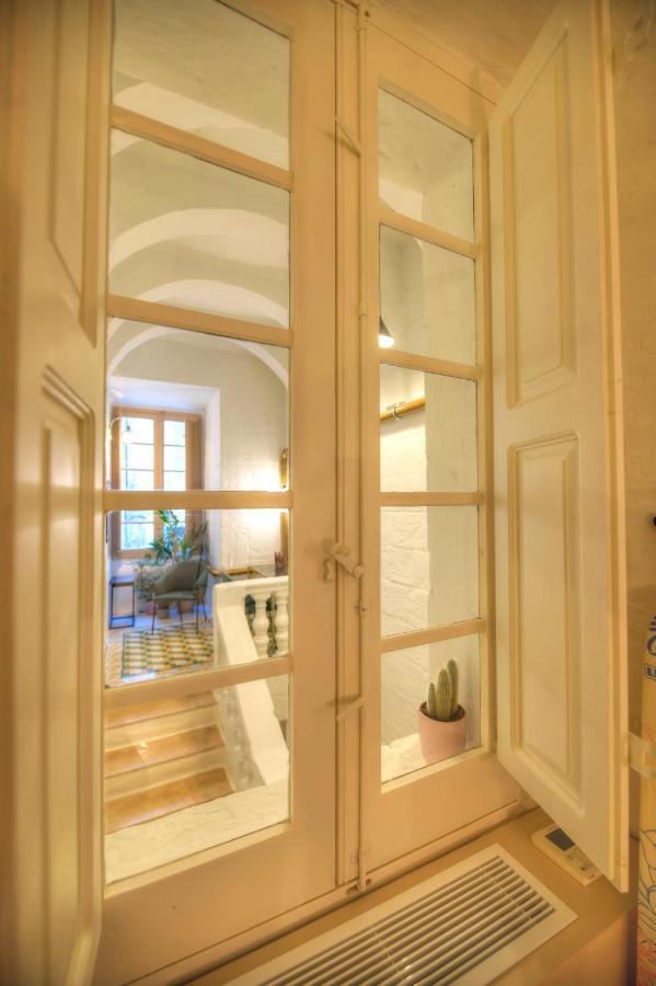 Impressive & Stylish Palazzino In Ddem1-3 Apartment