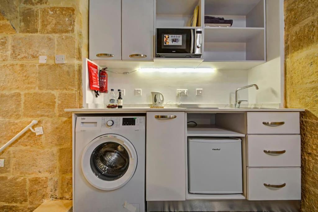 31 Sally Port * Valletta