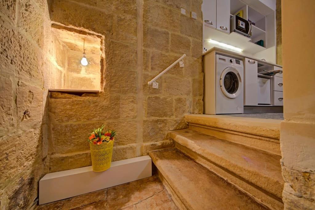 31 Sally Port * Valletta