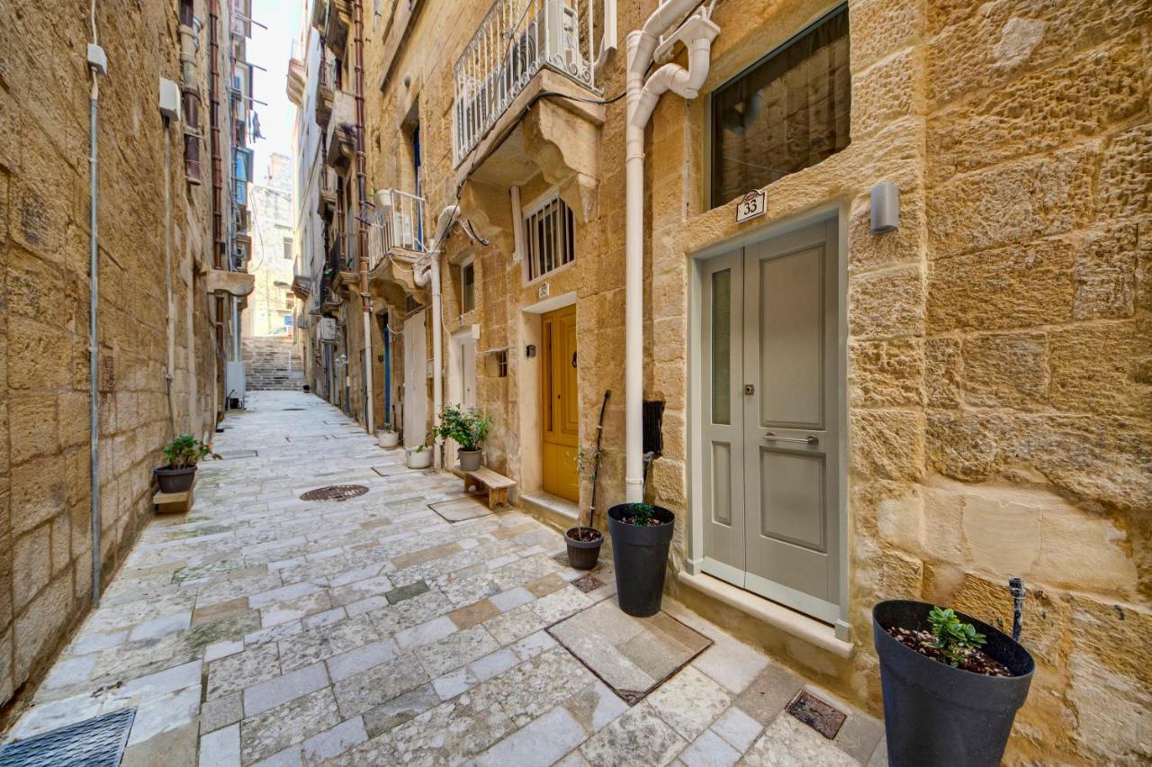 Apartment Sally Port 29 *