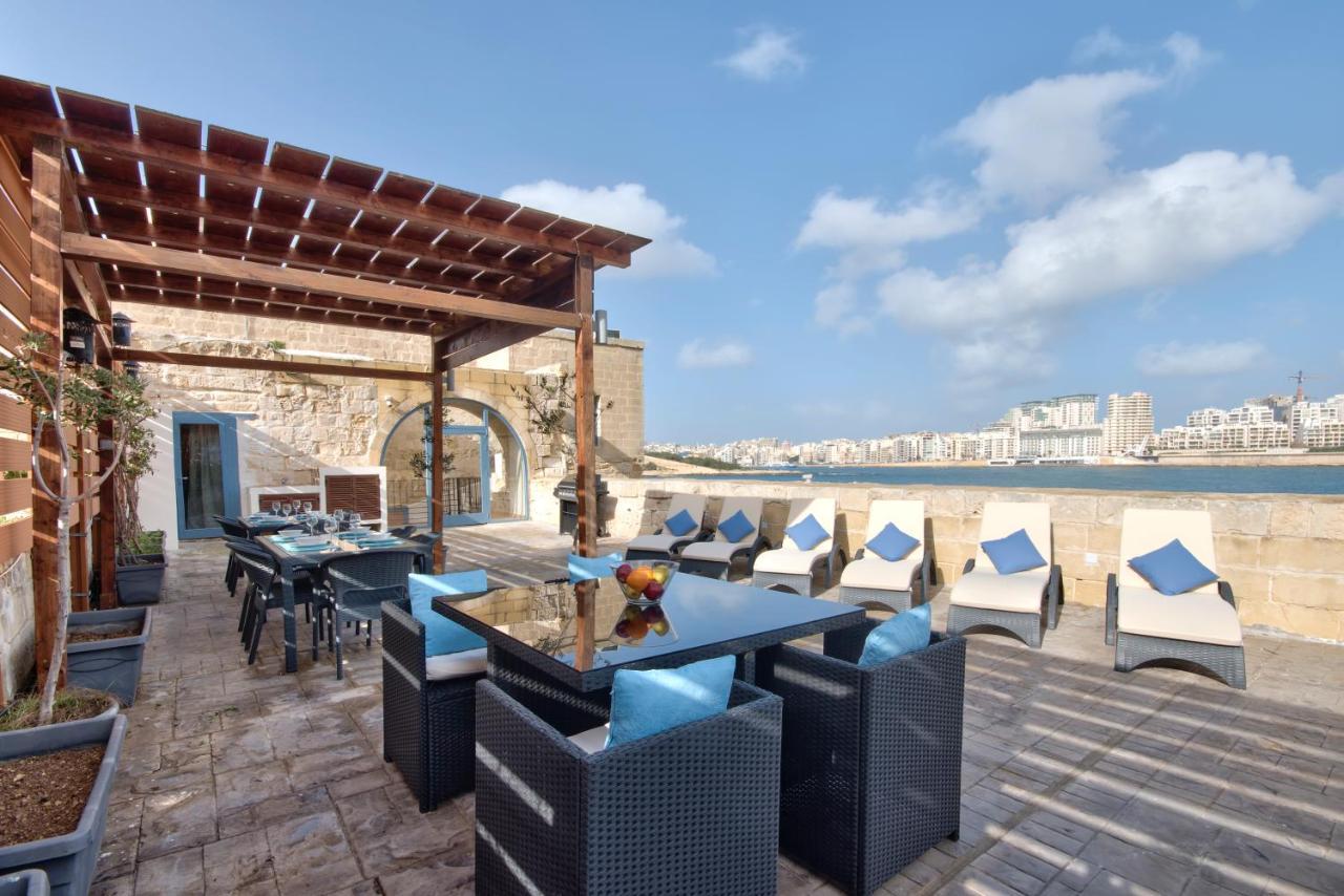 Unique Waterfront House Valletta