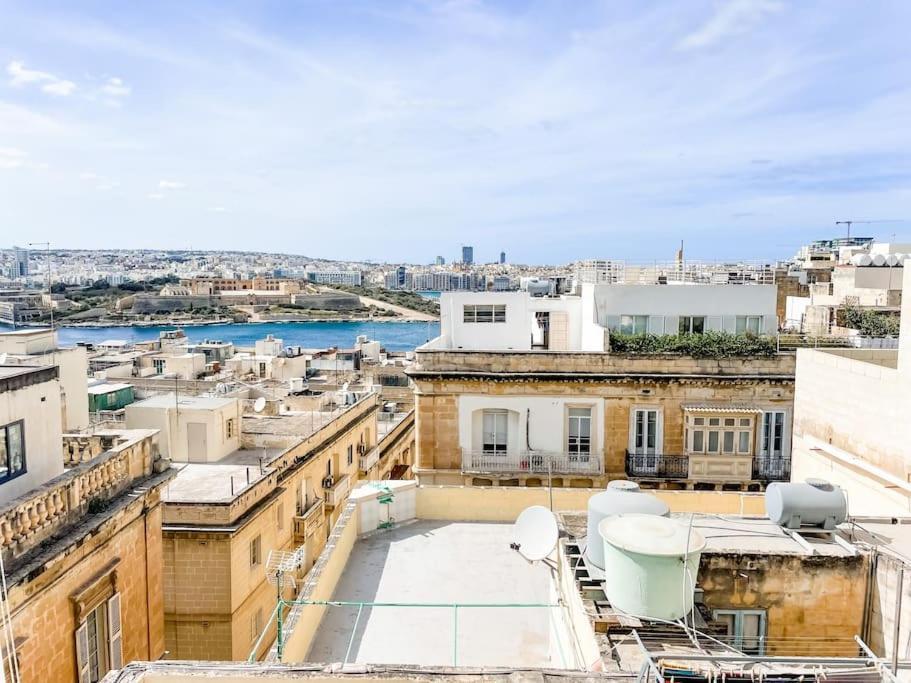 Penthouse With Roof Terrace And Sea Views Apartment *