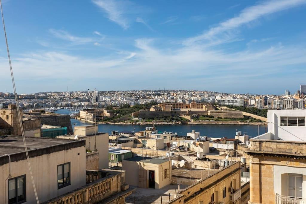 Penthouse With Roof Terrace And Sea Views Apartment Valletta