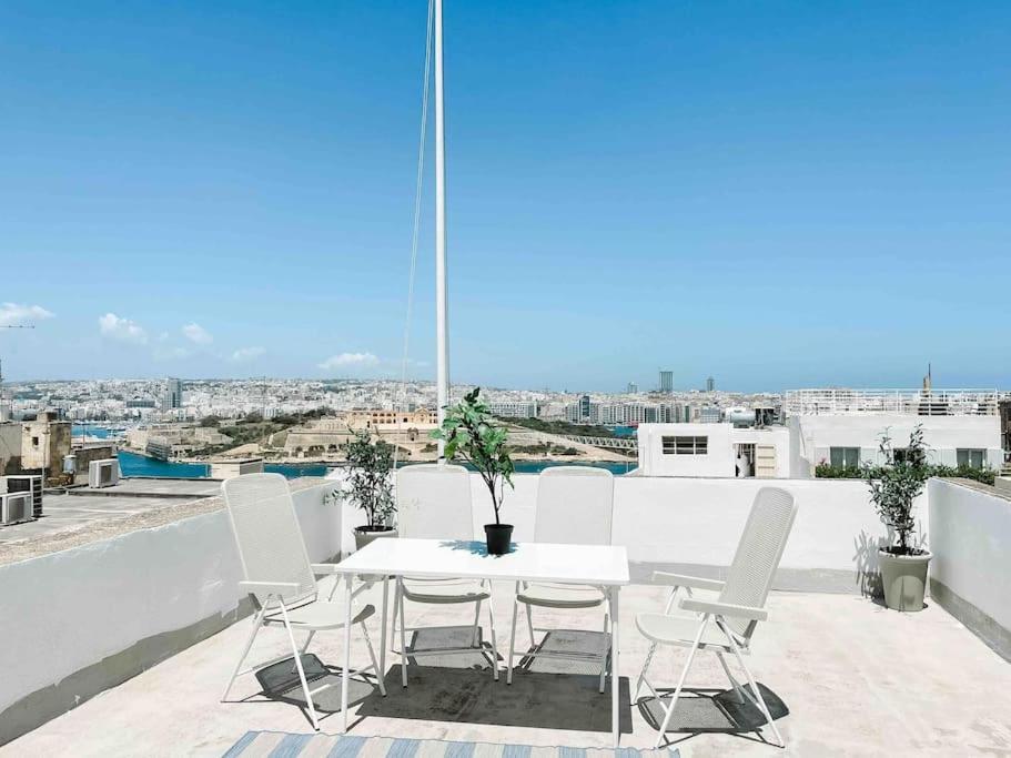 Penthouse With Roof Terrace And Sea Views Apartment *