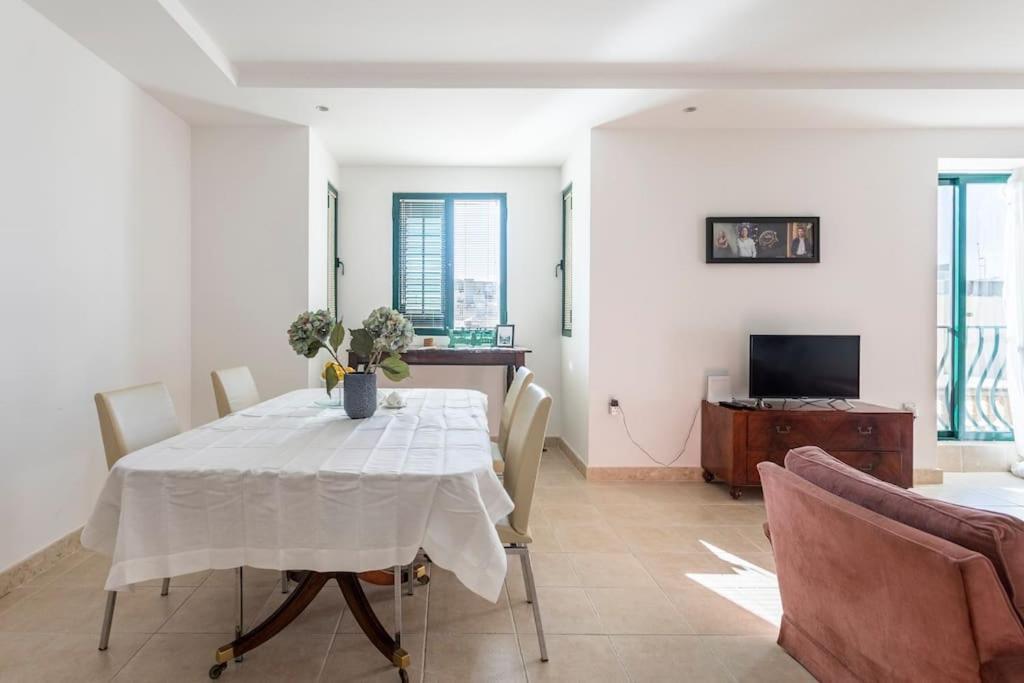 Penthouse With Roof Terrace And Sea Views Valletta