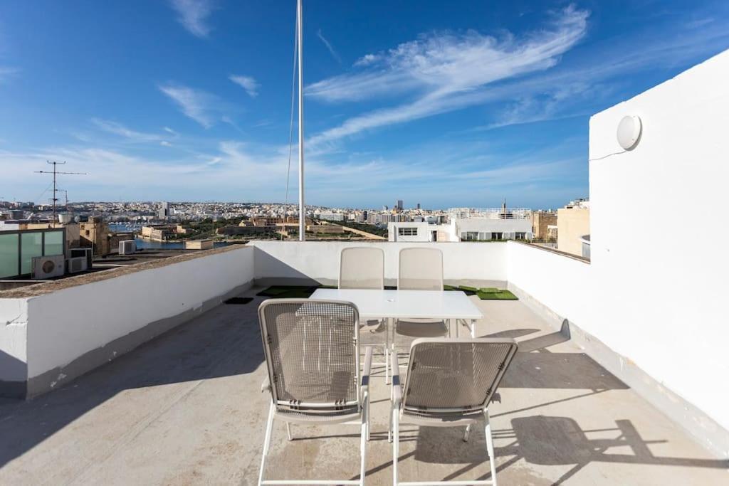 Penthouse With Roof Terrace And Sea Views Apartment Valletta