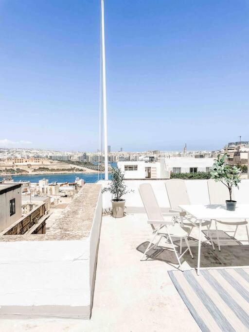 Penthouse With Roof Terrace And Sea Views Apartment *