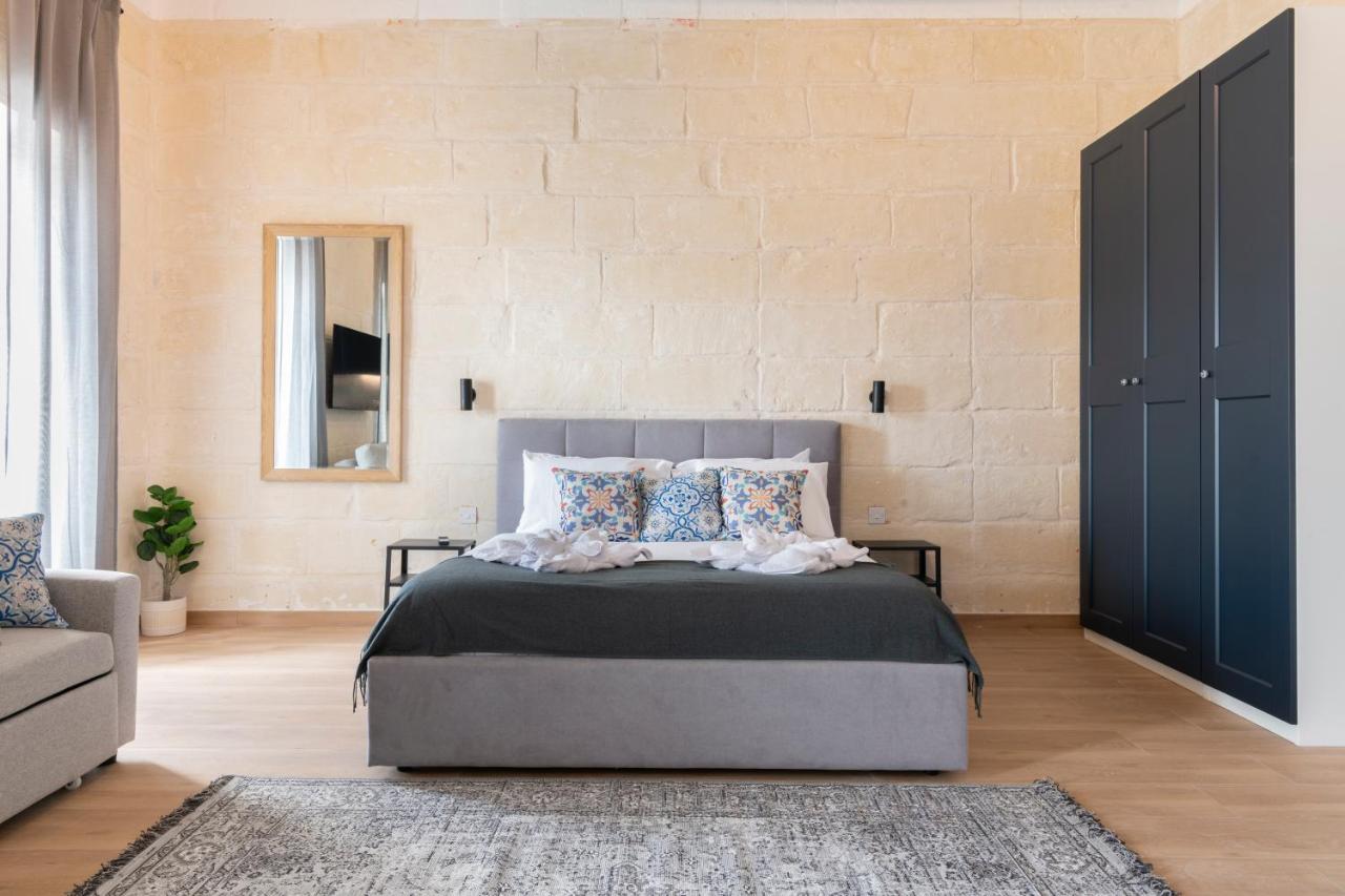 Collection - Felix Valletta