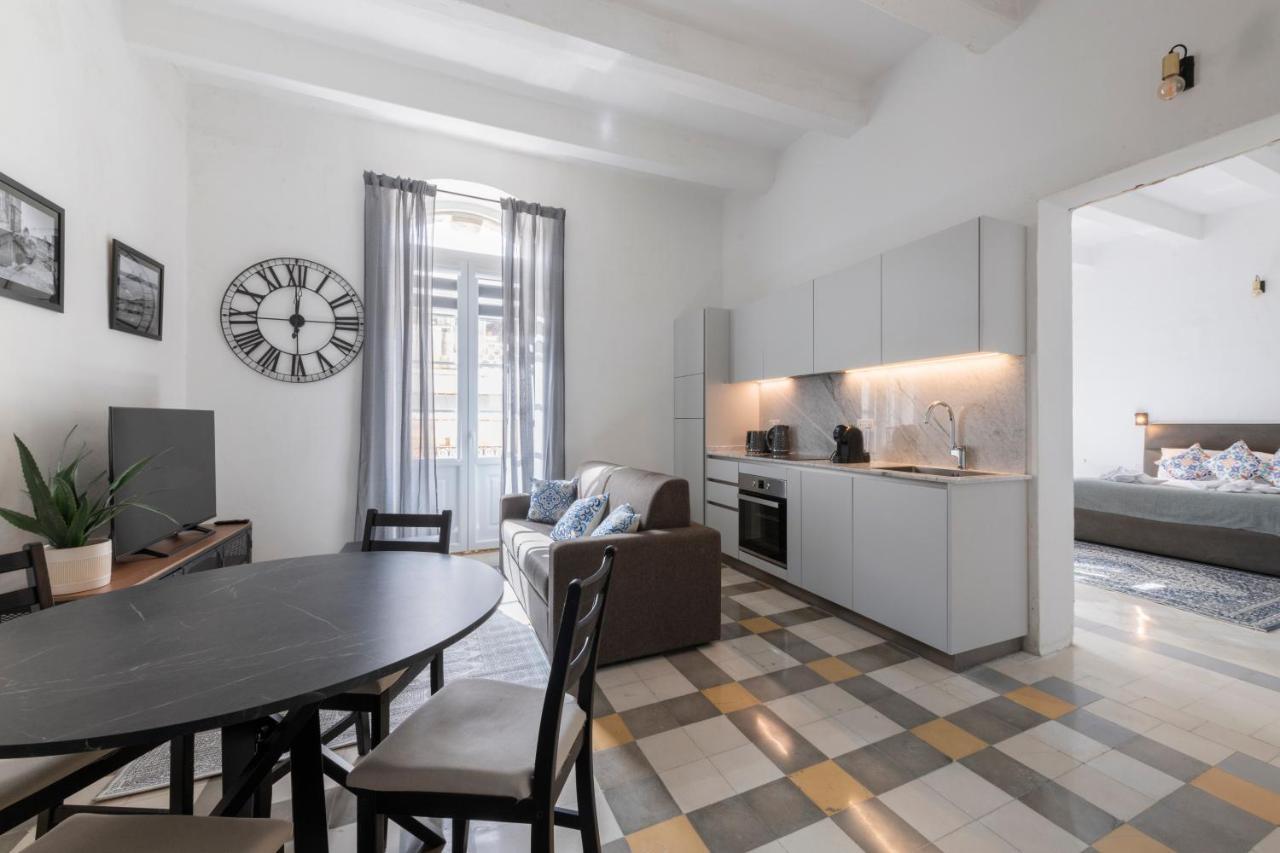 Apartment Collection - Felix