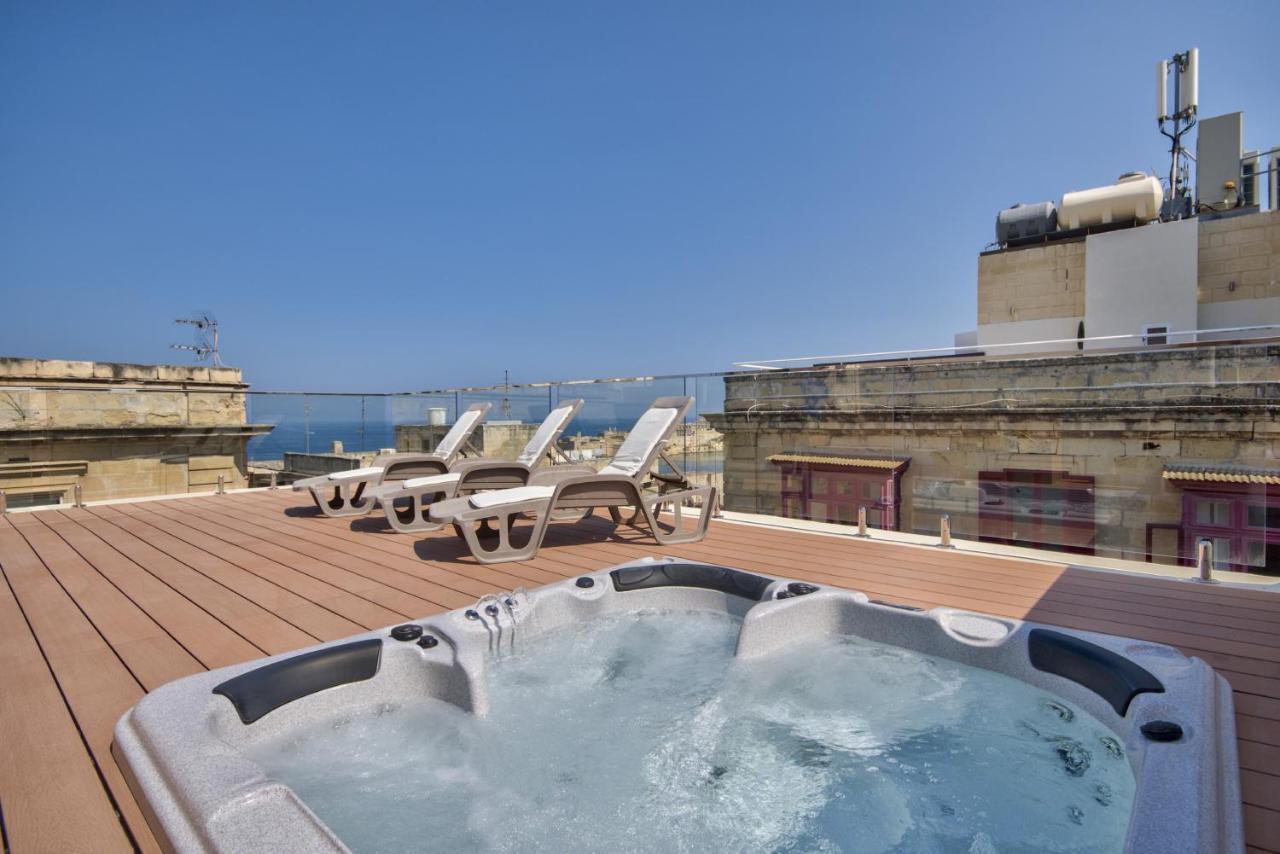 Luxe 3-bedroom Duplex Penthouse With Sea View Terrace And Jacuzzi *